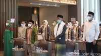 Kemudian, Gus Muhaimin menjelaskan dua isu penting yang harus diantisipasi pasca pandemi. Pertama adalah isu perempuan merupakan tulang punggung ekonomi di semua level, baik keluarga, menengah, bawah maupun level desa.