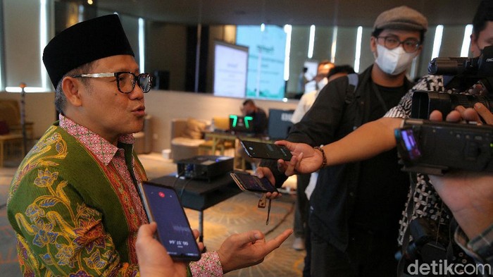 Ketua Umum Partai Kebangkitan Bangsa (PKB) itu mengatakan society 5.0 muncul akibat perkembangan teknologi 4.0. Intinya semua dituntut serba cepat dan efisien.