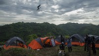 Olahraga ini menitikberatkan pada kemampuan keseimbangan dan konsentrasi.