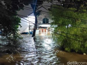 Penampakan Bangunan di Mampang Jaksel Terendam Air