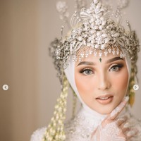 Seperti Doni Salmanan, Dinan juga eksis di YouTube. Channel YouTube miliknya kerap mengunggah soal tips kecantikan dan review skincare. Subscriber YouTube Dinan Nurfajrina saat ini mencapai 4,1 ribu. Foto: Dok. Instagram @donisalmanan @dinanfajrina