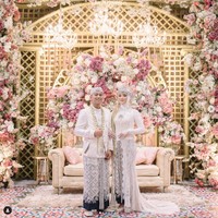 “Alhamdulillah , hari ini tanggal 14 desember 2021 kamu @dinanfajrina Sah menjadi istriku 💍🥰 Bismillah berjuang bareng untuk menjadi pribadi yang lebih baik,” demikian Doni Salmanan menulis dalam unggahannya di Instagram @donisalmanan. Foto: Dok. Instagram @donisalmanan @dinanfajrina