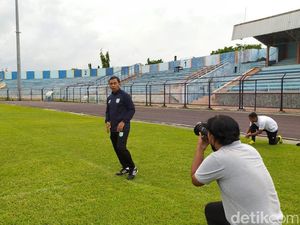 Jafri Sastra Jadi Pelatih Baru Persela, Datang Langsung Pimpin Latihan
