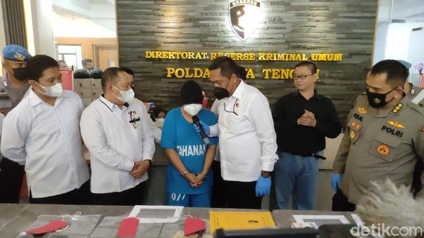 Polisi mengamankan sejumlah barang bukti (barbuk) dalam kasus prostitusi selebgram dan disc jockey (DJ) warga negara (WN) Brazil di Semarang.
