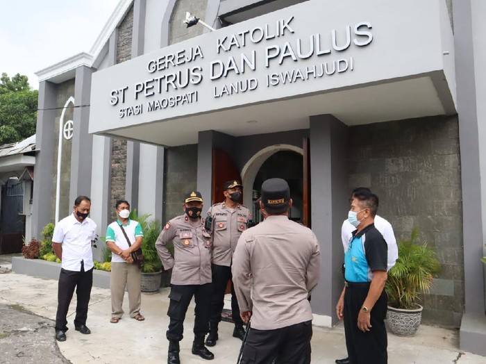 Polisi Cek Gereja-gereja di Magetan Tak Luput dari Pemeriksaan Jelang Natal
