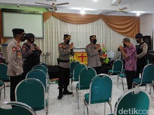 Pastikan Ibadah Aman Selama Natal, Polisi Pacitan Patroli ke Gereja-gereja