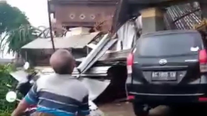 Puluhan Rumah di Tulungagung Rusak Diterjang Angin Kencang