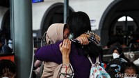 Libur Nataru pada tahun ini diperkirakan akan lebih ramai dibandingkan tahun lalu. Oleh karena itu pemerintah mengeluarkan beberapa peraturan ketat untuk perjalanan jarak jauh.