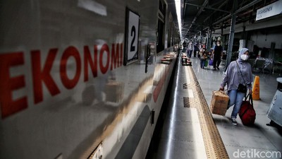 Ramainya Penumpang yang Berlibur Nataru Lebih Awal