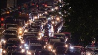 Bagi Anda yang berada di lokasi, harap bersabar ya.