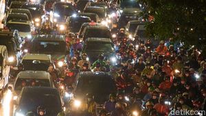 Sabar Gaes, Jalan Tendean Macet Banget!