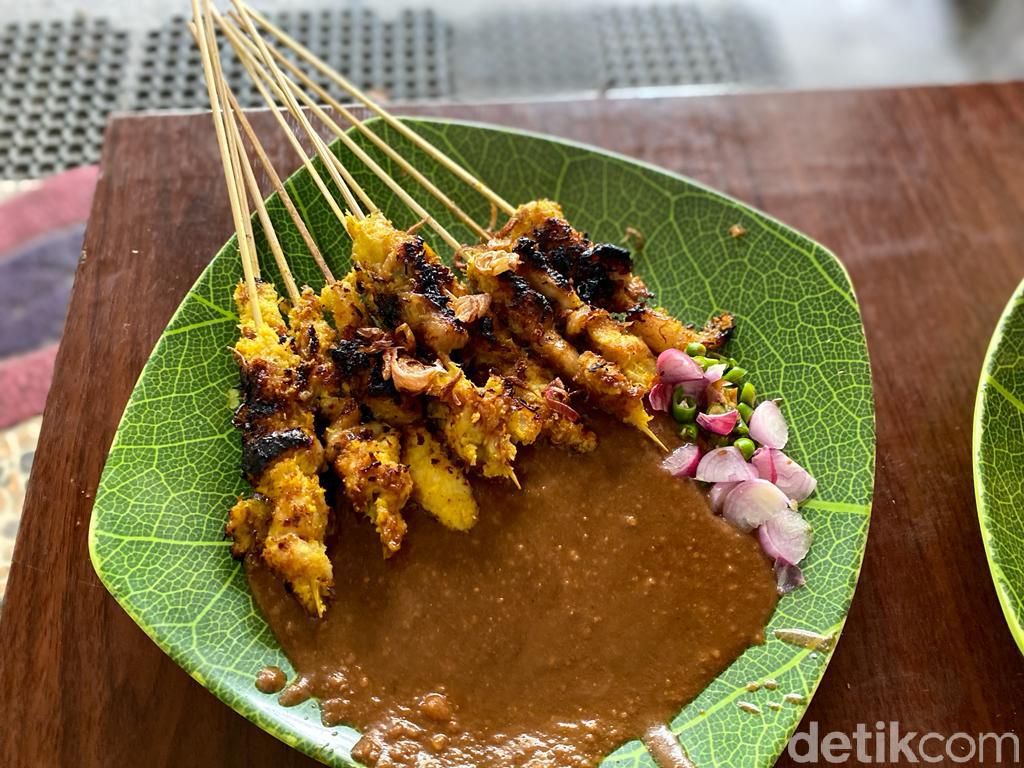 Sate kelapa warung Suramadu