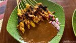 Di Tebet Ada Warung Sate Kelapa khas Surabaya yang Legendaris
