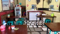 Di Jakarta ada warung yang menawarkan sate kelapa. Warung tersebut dikenal bernama Warung Suramadu yang terkenal legendaris. Foto: detikcom/Riska Fitria