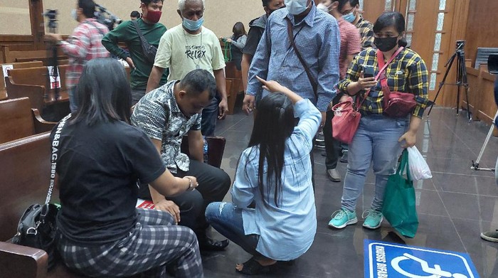 Sempat Sesak Napas, Maskur Minta Pemeriksaan Dirinya di Sidang Azis Ditunda (Foto: Zunita/detikcom)