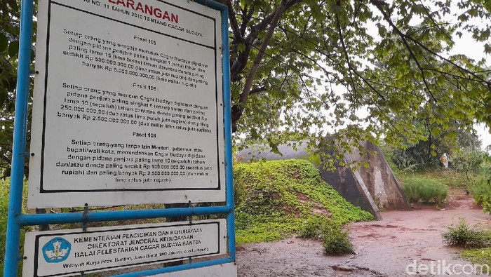 Seperti Ini Benteng Pertahanan Belanda di Pasir Kolocer Sumedang Kolonial Belanda meninggalkan begitu banyak bangunan tua di Indonesia. Salah satunya Benteng Pertahanan Pasir Kolecer.