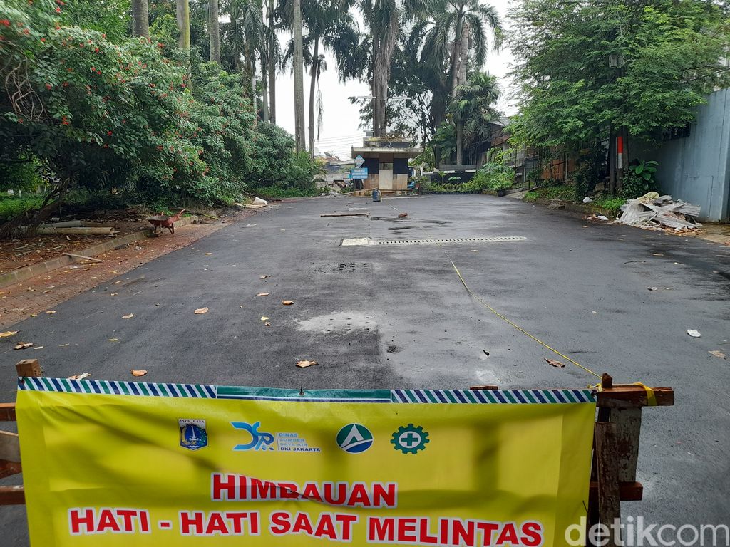 Sumur resapan di Perumahan Taman Bona Indah yang dulu sempat jebol oleh roda mobil Isyana PSI. 20 Desember 2021. (Marteen Ronaldo Pakpahan/detikcom)