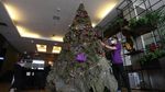 Tak Biasa! Deretan Pohon Natal ini dari Daun Jati hingga Puntung Rokok