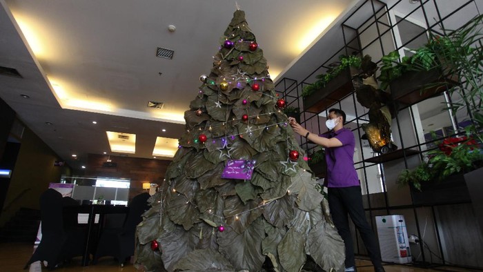 Tak Biasa! Deretan Pohon Natal ini dari Daun Jati Hingga Puntung Rokok Tak Biasa! Deretan Pohon Natal ini dari Daun Jati Hingga Puntung Rokok
