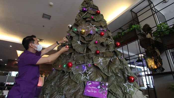 Tak Biasa! Deretan Pohon Natal ini dari Daun Jati Hingga Puntung Rokok