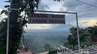 Taman Fathan terletak di Desa Hambalang, Kecamatan Citeureup, Kabupaten Bogor, Jawa Barat 16810 atau sekitar 20 KM dari pusat kota bogor yang bisa ditempuh selama 30 menit menggunakan kendaraan. Foto: Luthfi Hafidz/detikcom