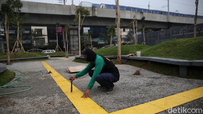 Progres pembangunan Taman Maju Bersama (TMB) oleh Pemprov DKI mulai terlihat penampakannya. Salah satunya Taman Sambas Asri di Panglima Polim.