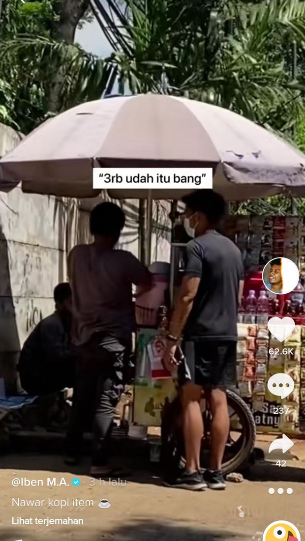 TikToker Ini Tawar Makanan Jadi Mahal, Kue Cubit Rp 100 Ribu dan Kelapa Muda Rp 200 Ribu