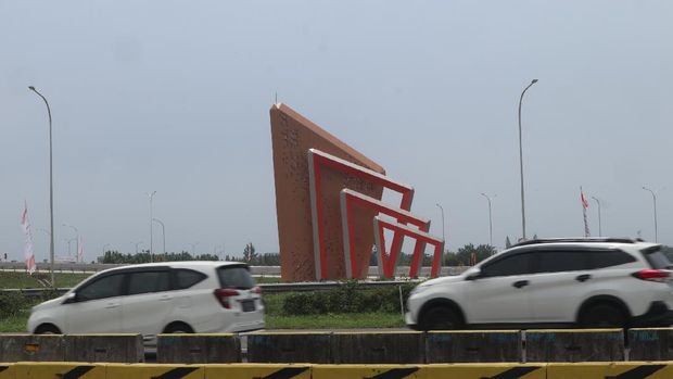 Tugu Angklung di Tol Akses Bandara Kertajati
