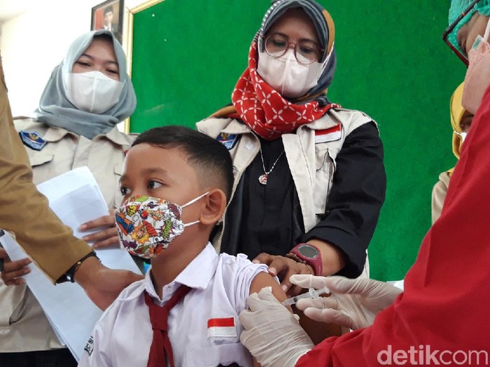 Vaksinasi anak 6-11 tahun mulai dilaksanakan di Boyolali, Jateng, Senin (20/12/2021).
