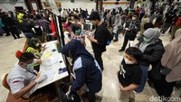 Satgas COVID-19 selalu mendorong agar masyarakat dapat merayakan Natal dan tahun baru bersama keluarga di rumah, dan mengurangi mobilitas yang tidak perlu.