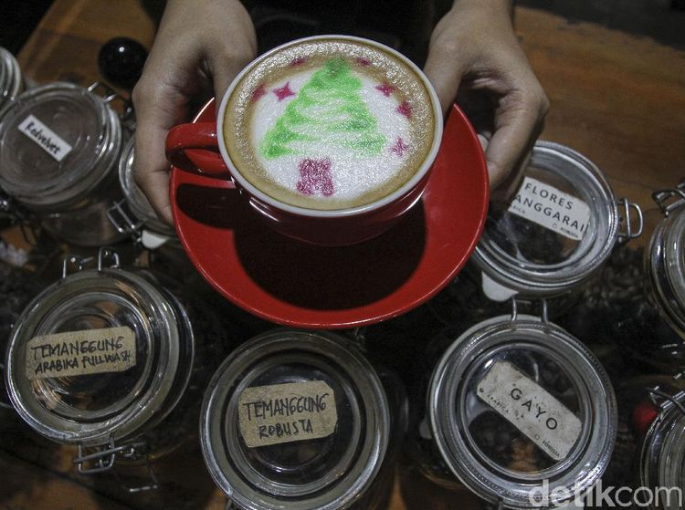 Yuk, Cobain Cappuccino Spesial Bergambar Tema Natal