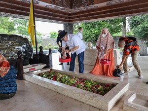 Ziarah ke Makam Bung Karno, LaNyalla Curhat soal Ambang Batas Harus 0%