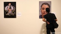 Sebanyak 141 karya foto jurnalistik terbaik dunia, World Press Photo 2021 dipamerkan.