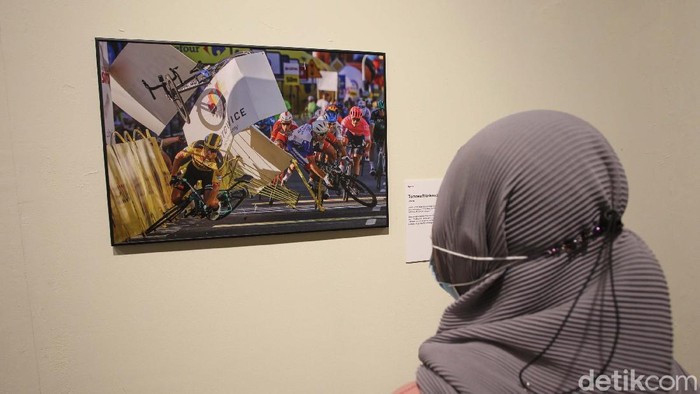 141 Foto Jurnalistik Terbaik Dunia Mejeng di Yogyakarta Pameran keliling World Press Photo 2021 digelar di Pendhapa Art Space, Bantul, Yogyakarta. Sebanyak 141 karya foto jurnalistik terbaik dunia dipamerkan.