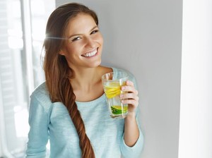 Tips Diet Gracia Indri Turun BB 11 Kg hingga Fakta Infused Water