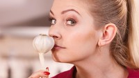 Bawang putih diyakini memiliki beberapa manfaat bagi kesehatan tulang dengan mengurangi stres oksidatif. Namun, diperlukan lebih banyak penelitian pada manusia. Foto: Getty Images/iStockphoto/Anetlanda