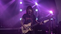 Gitaris grup musik God Bless Ian Antono saat tampil pada acara RE:Creating di Bengkel Space SCBD, Jakarta.