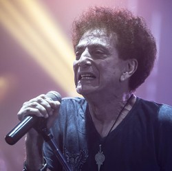 Genap 80 Tahun, Ahmad Albar Ogah Pensiun Main Musik Sampai Akhir Hayat!