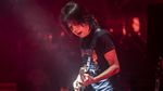 Terpukau Aksi Panggung Band Legendaris God Bless