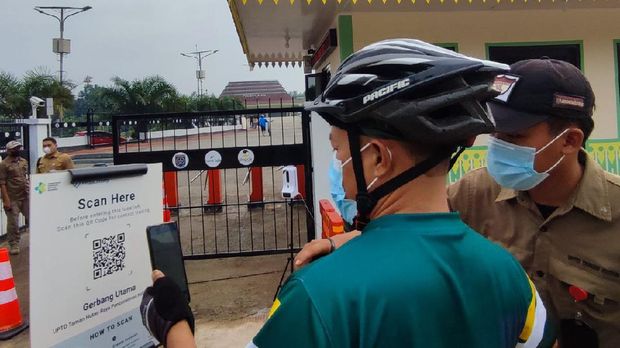 Alun-alun Kota Depok mulai didatangi warga kembali.