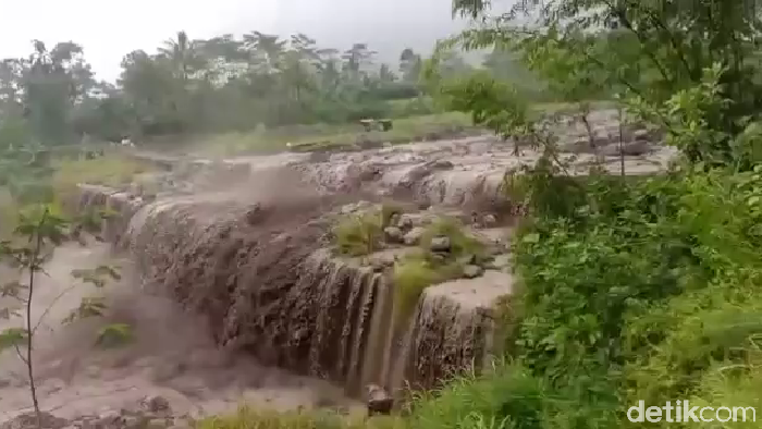 banjir lahar dingin semeru