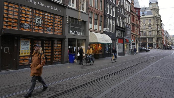 Belanda melakukan lockdown ketat guna antisipasi penyebaran virus Corona varian Omicron di negaranya. Lockdown akan diberlakukan hingga Januari 2022 mendatang.