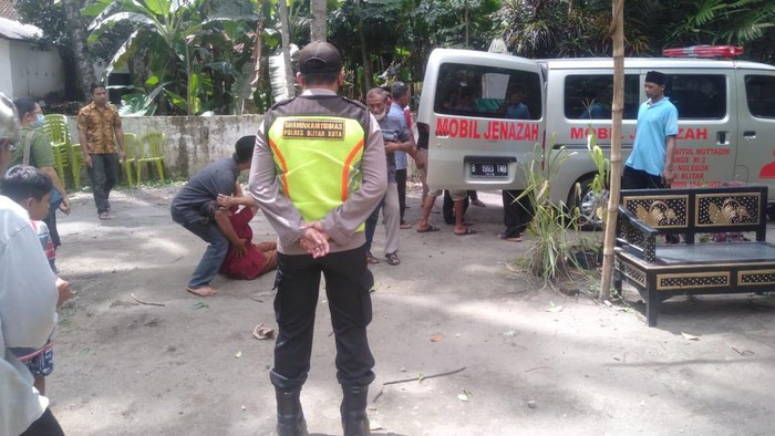 bocah di Blitar tewas tertimpa dahan