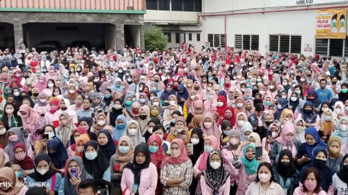 Buruh Sukabumi Mogok Kerja