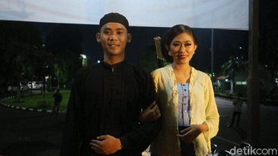 Cantik dan Ganteng, Lenggak-lenggok Model dengan Busana Khas Kudus