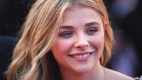 Foto ini diambil di karpet merah Festival Film Cannes 2014 ketika Chloë Grace Moretz main di Clouds of Sils Maria. (Foto: Getty Images/Ian Gavan)