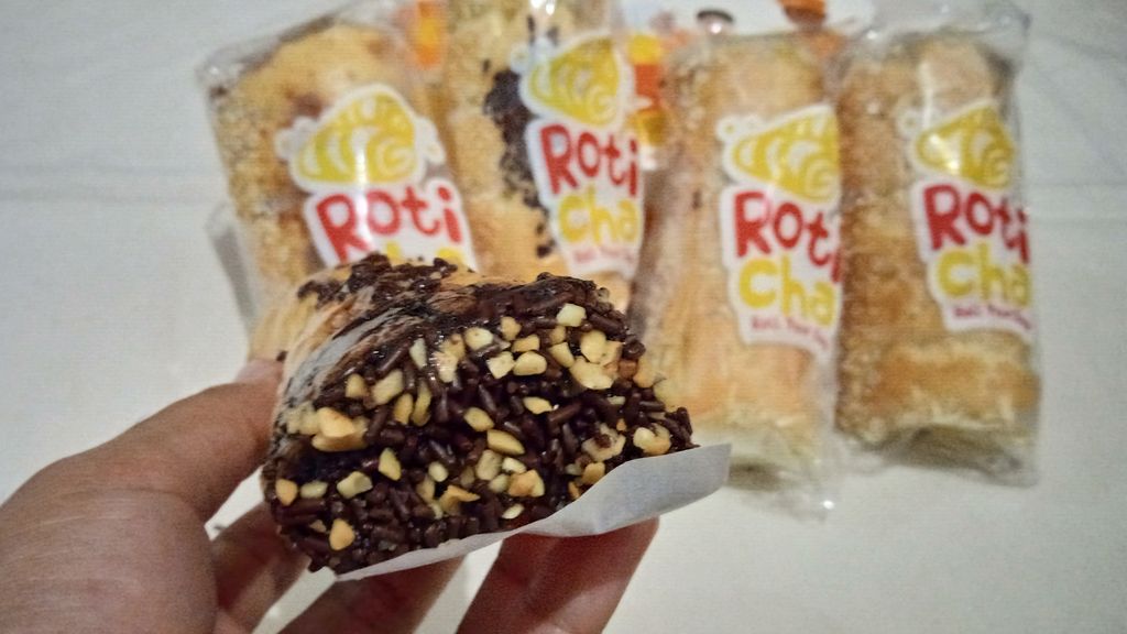 Cicip Roti Gulung Bisnis Kuliner Milik Arya Saloka 'Ikatan Cinta'