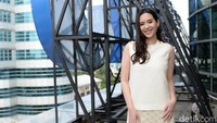 Elvira Devinamira memilih untuk beli kuda sendiri demi memaksimalkan hobinya itu.  Foto: Ari Saputra/detikHOT