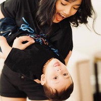 Di tengah perseteruan antara keluarga Vanessa Angel dan Bibi Ardiansyah, kebersamaan Fuji dan Gala Sky memang sering mencuri perhatian. Seperti di dalam foto-foto yang beberapa waktu lalu baru saja dibagikan oleh Fuji di akun Instagramnya. Foto: Instagram/@fuji_an