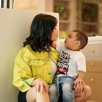 Unggahan Fuji saat bersama Gala pun selalu banjir komentar dari para netizen. Tak sedikit yang memuji dan memberikan komentar positif. Hallo anak baik.... komentar salah seorang netizen. Kesayangan semua, sehat2 kalian, tambah netizen lain. Foto: Instagram/@fuji_an